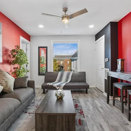 2Bd Urban Escape Fast Wi-Fi Full Gym Free Parking Apartment